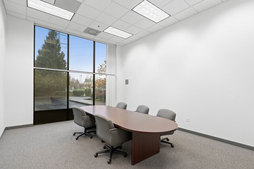 More Photos Of 5070 NE 59th Ave, Hillsboro Warehouse For Lease