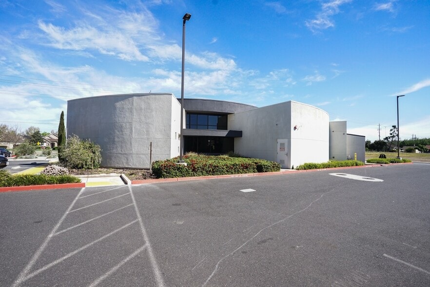 More Photos Of 200 W River Rd, Ripon General Retail For Lease