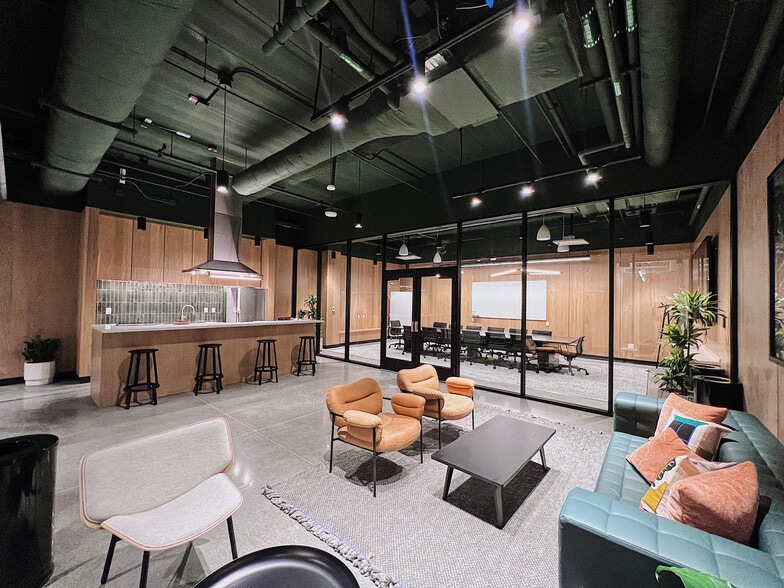 More Photos Of 240 S Main St, Bentonville Office For Lease