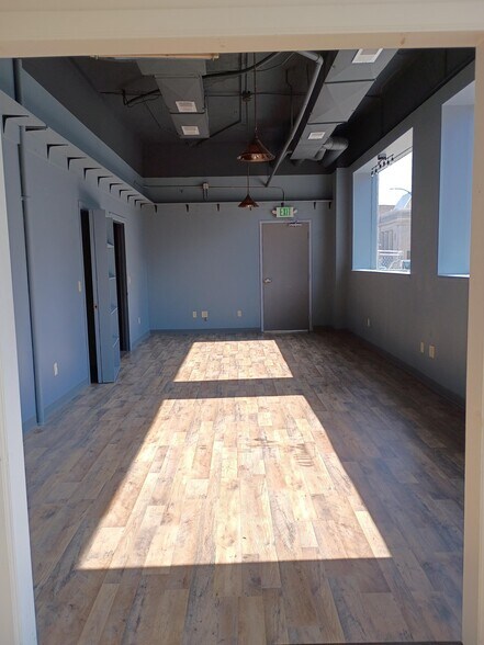 More Photos Of 40 Monument Sq, Urbana Storefront Retail Office For Lease