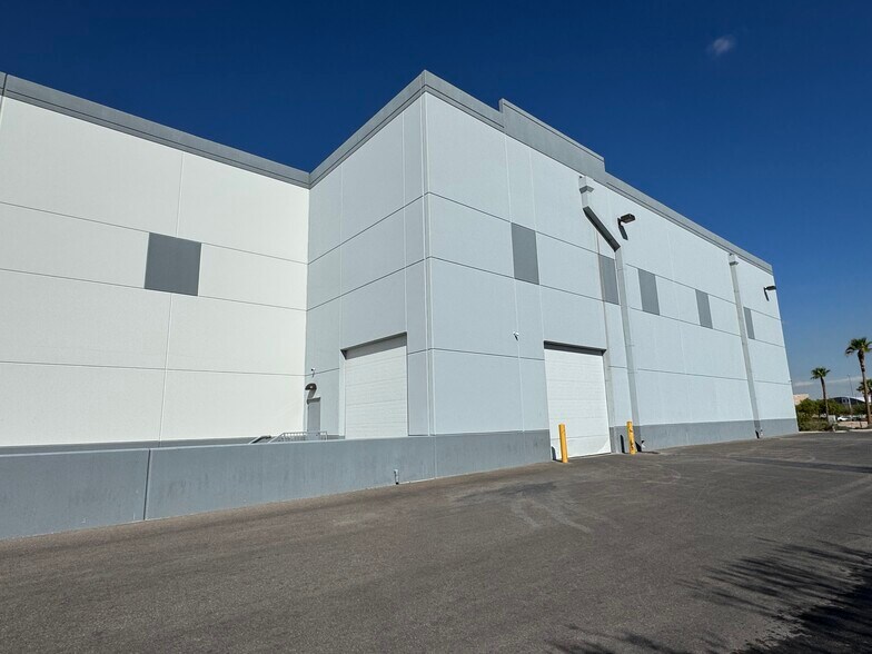 More Photos Of 6021 Badura Ave, Las Vegas Warehouse For Lease