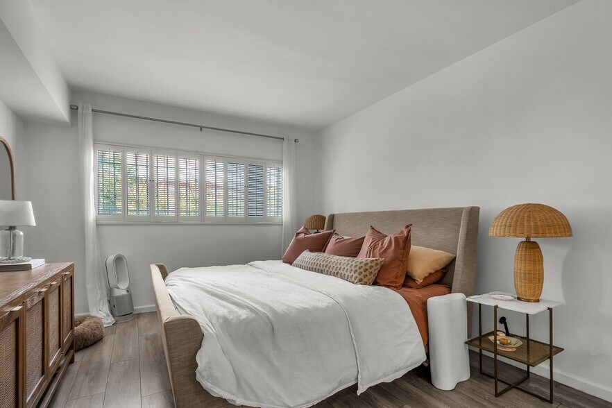 More Photos Of 1630 Hilts Ave, Los Angeles Apartments For Sale