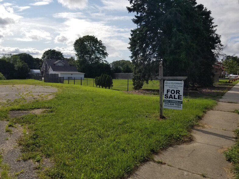 Primary Photo Of 1350 Lakeland Ave, Bohemia Land For Sale