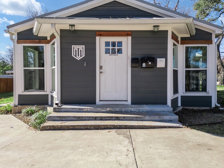 More Photos Of 3306 W Waco Dr, Waco Office Residential For Sale