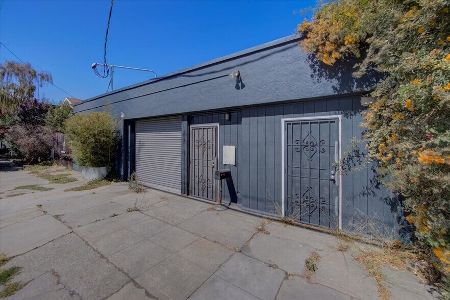 More Photos Of 2928-2930 Chapman St, Oakland Warehouse For Sale