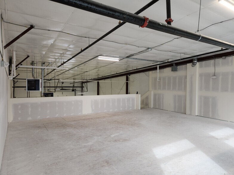 More Photos Of 1109 Southgate Dr, Windsor Industrial For Lease