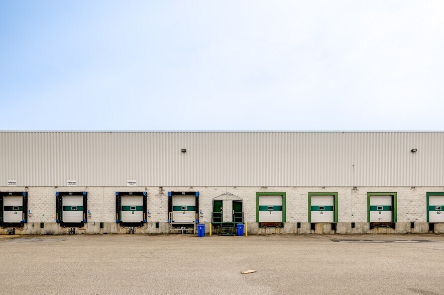More Photos Of 155-245 Av Avro, Pointe-claire Warehouse For Lease
