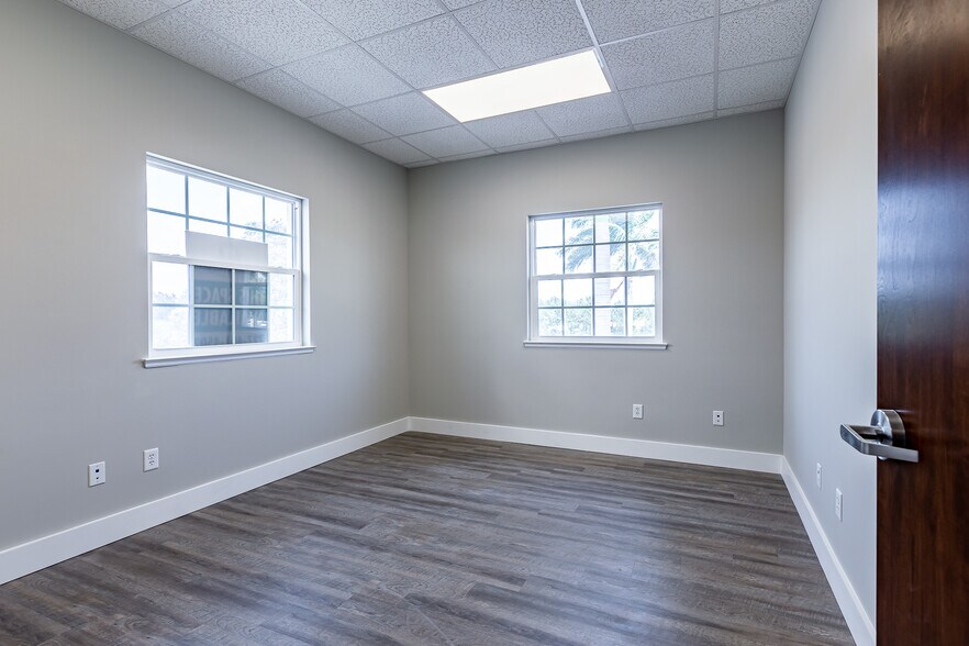 More Photos Of 1500 E Venice Ave, Venice Office For Sale