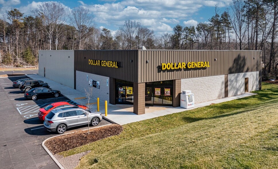 Primary Photo Of 905 Victor st, Christopher Convenience Store For Sale