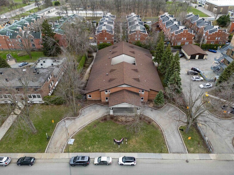 More Photos Of 11810 Av Du Bois-De-Boulogne, Montréal Assisted Living For Sale