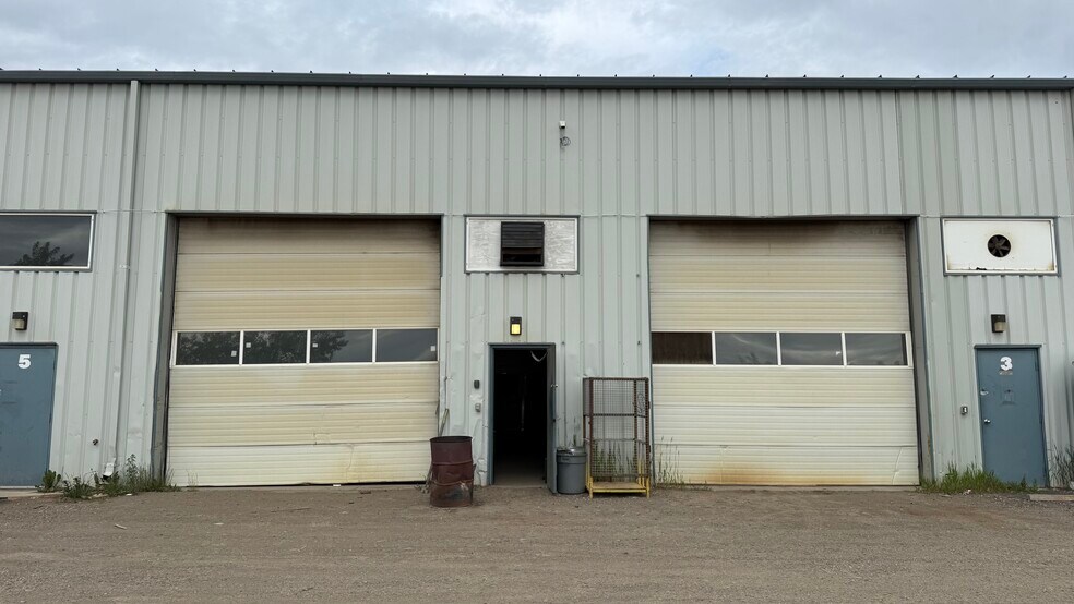More Photos Of 27 Mccool Cres, Crossfield Warehouse For Lease