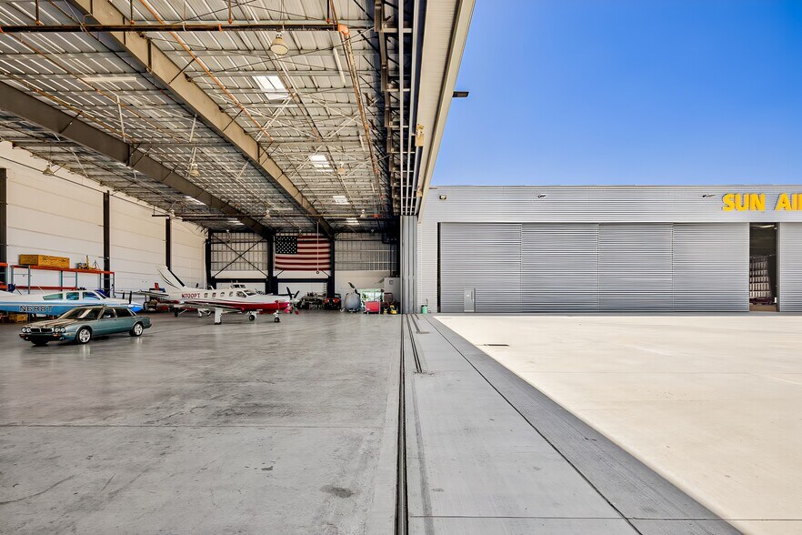 More Photos Of 800 Aviation Dr, Camarillo Airplane Hangar For Sale