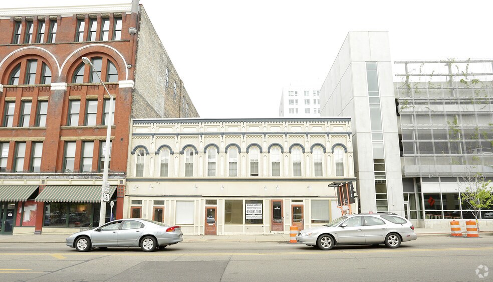 More Photos Of 13-17 S Division Ave, Grand Rapids Apartments For Lease