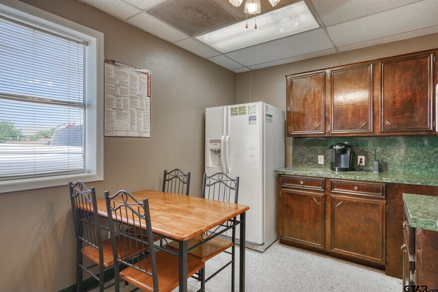 More Photos Of 1504 E Loop 304, Crockett Office For Sale