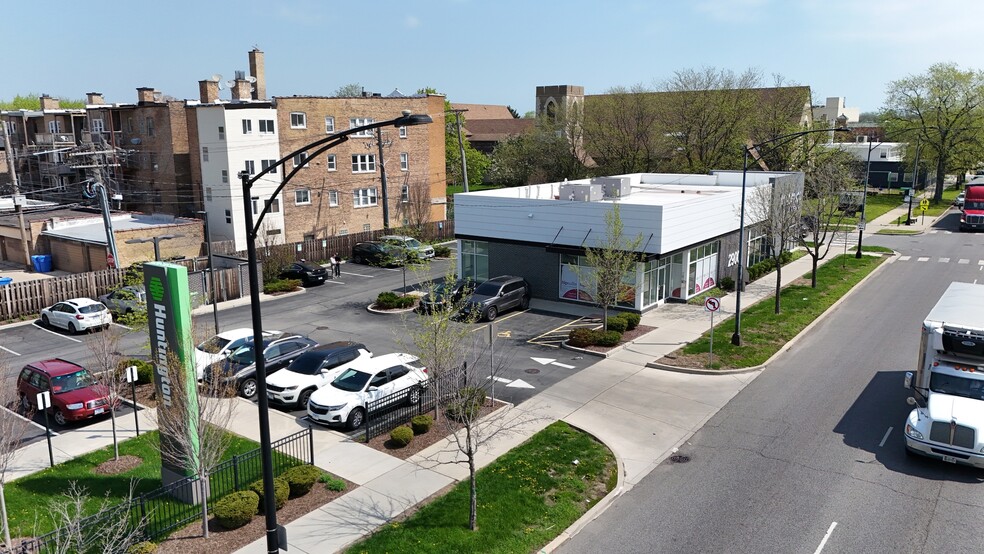 Primary Photo Of 2900 W Peterson Ave, Chicago General Retail For Lease