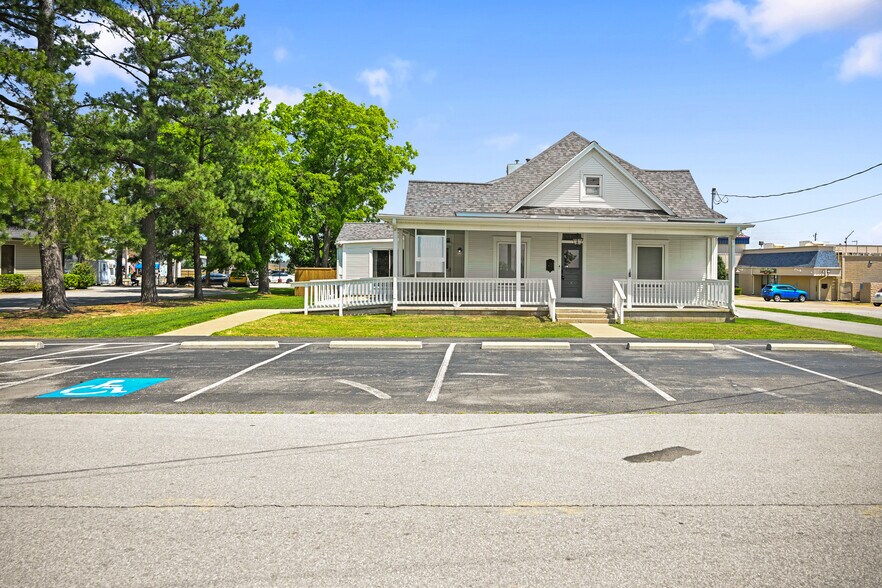More Photos Of 1103 W Elm St, Rogers Storefront Retail Residential For Sale