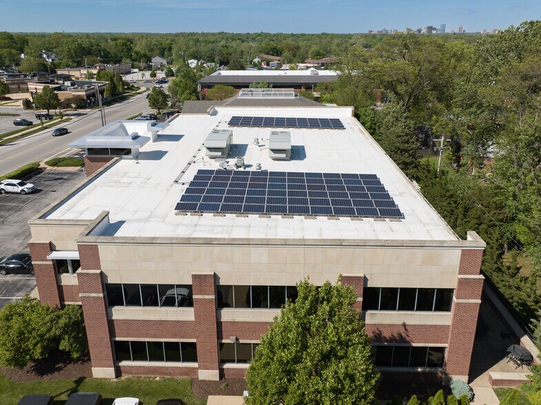 More Photos Of 900 N Rock Hill Rd, Saint Louis Office For Sale