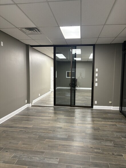 More Photos Of 1818 Scherer Pky, Saint Charles Warehouse For Sale