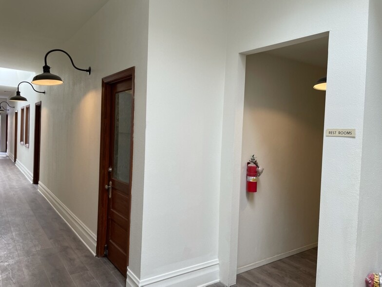 More Photos Of 412 W 4th St, Santa Ana Storefront Retail Office For Lease