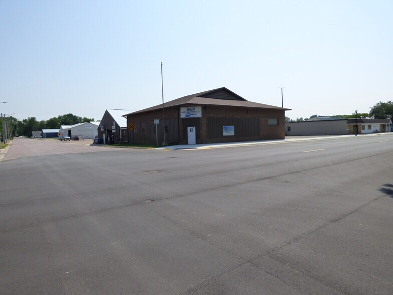 More Photos Of 106 N Renville St, Winthrop Office For Sale