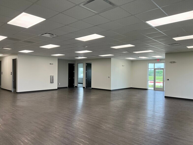 More Photos Of 20821 Clay Center Dr, Katy Distribution For Sale