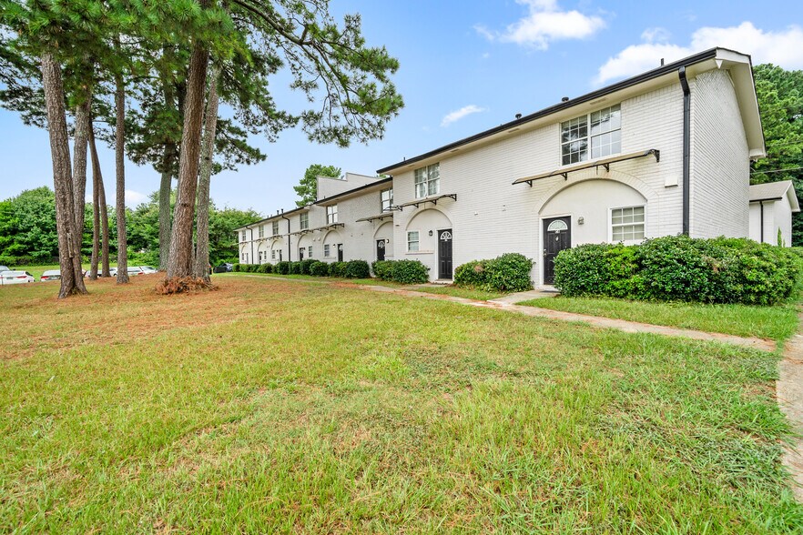 Primary Photo Of 7234 Tara Blvd, Jonesboro Apartments For Sale