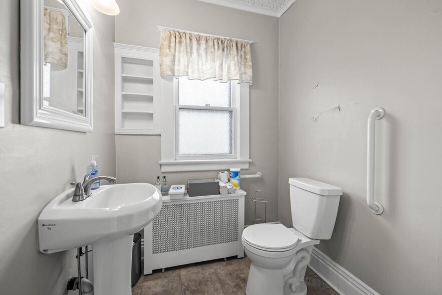 More Photos Of 1975 Seneca St, Buffalo Office For Sale