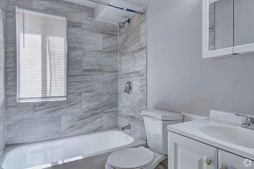 More Photos Of 2610 Marigold Dr, Sauk Village Apartments For Sale