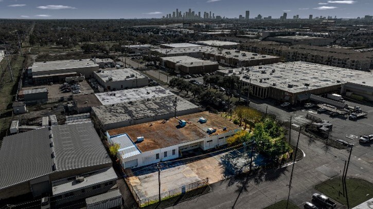 More Photos Of 6880 Wynnwood Dr, Houston Warehouse For Lease