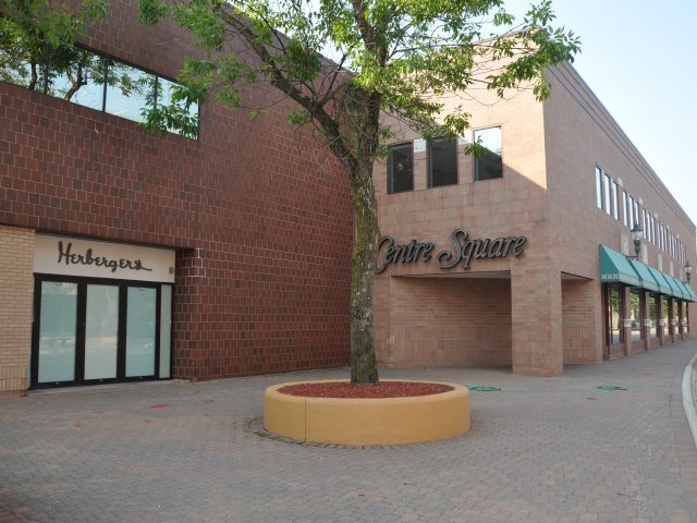 More Photos Of 600-660 W Saint Germain St, Saint Cloud Freestanding For Sale