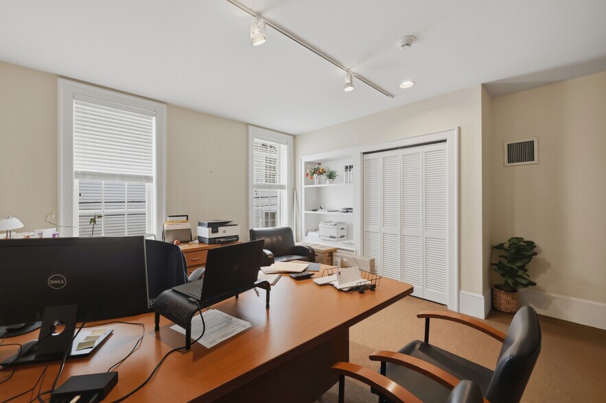 More Photos Of 39 State St, Newburyport Storefront Retail Residential For Sale