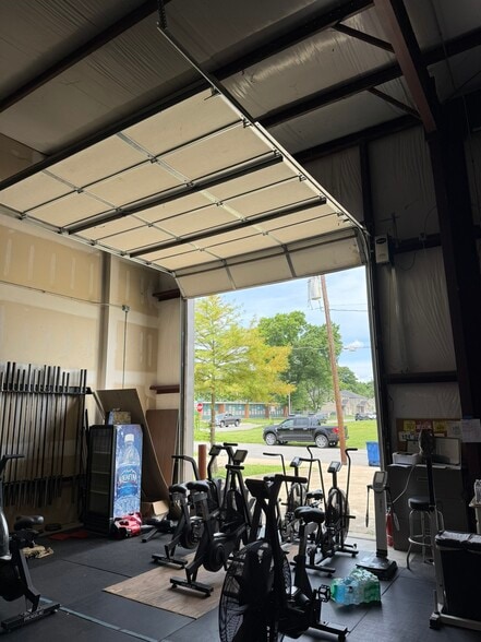More Photos Of 1112 W 9th St, North Little Rock Warehouse For Sale