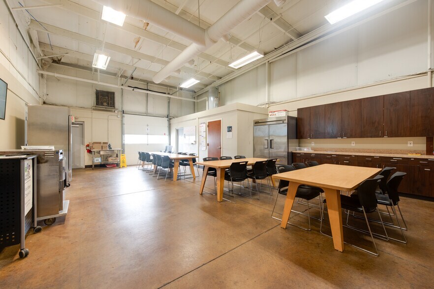 Primary Photo Of 7725 Foundation Dr, Florence Warehouse For Lease