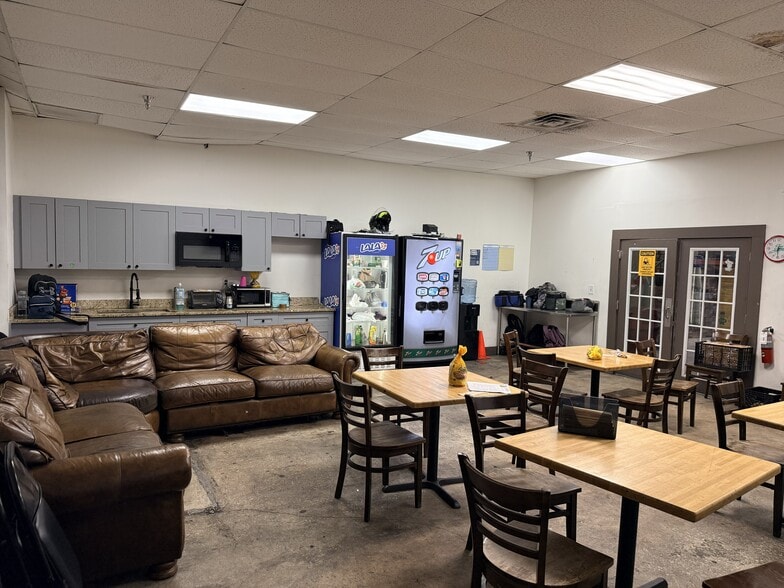 More Photos Of 1240 W 13th St, Riviera Beach Warehouse For Sale