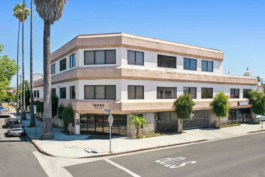 More Photos Of 14553 Delano St, Van Nuys Office For Lease