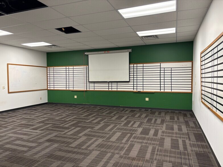 More Photos Of 4201 W 1st St, Duluth Warehouse For Sale