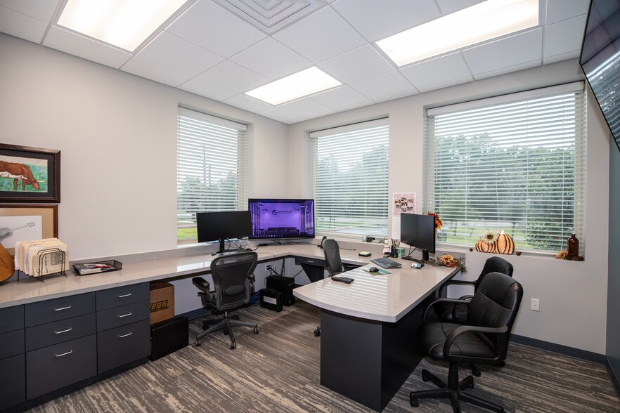 More Photos Of 2605 Columbia Memorial Pky, Kemah Office For Lease