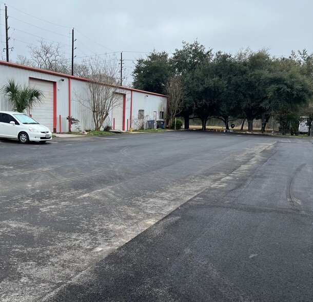 Primary Photo Of 5900 Roberts Rd, Katy Warehouse For Lease