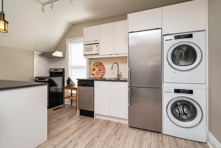 More Photos Of 6391 Main St, Whitchurch-Stouffville Storefront Retail Office For Sale