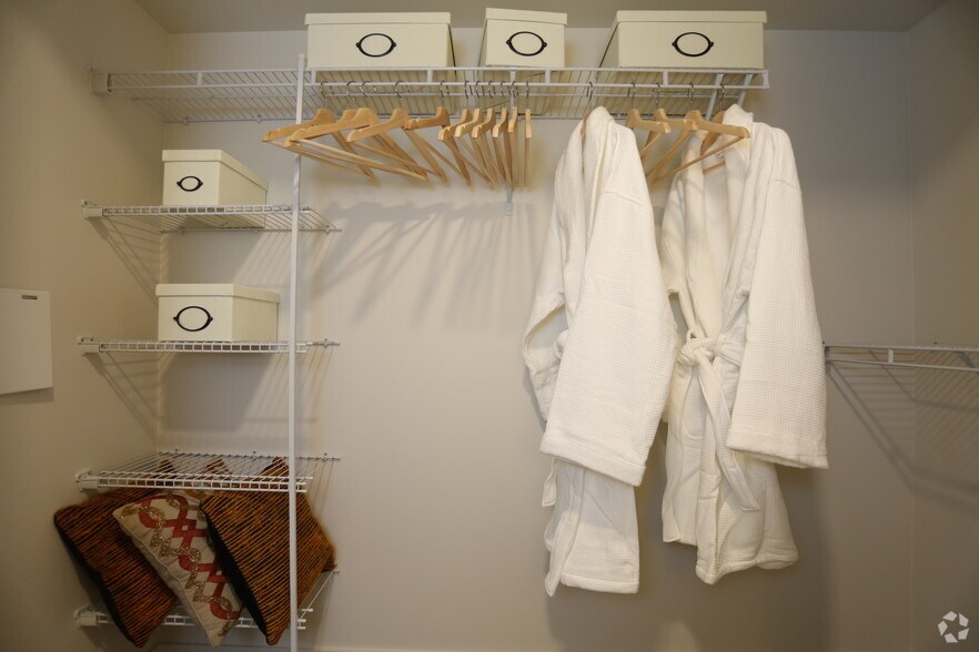 More Photos Of 324 Central Way, Kirkland Apartments For Lease