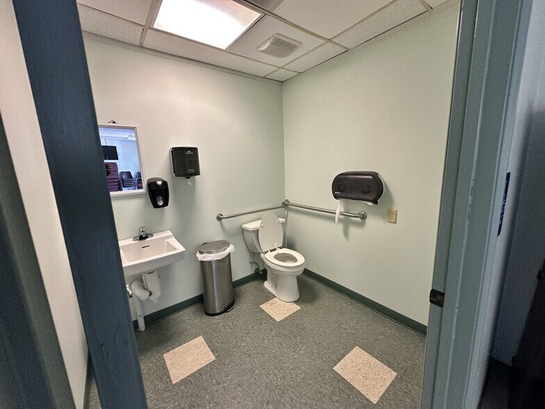 More Photos Of 709 Davidson St, Tullahoma Serviced Offices For Sale