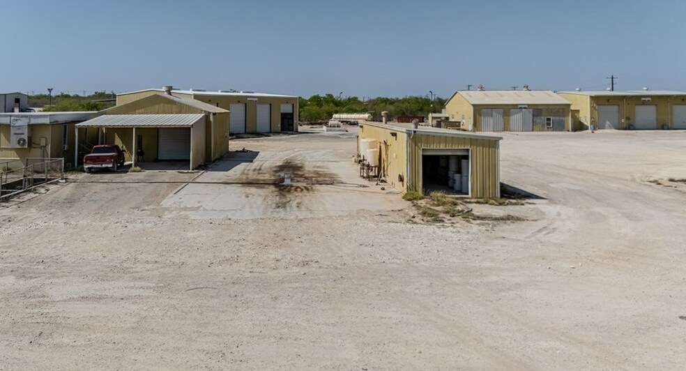 More Photos Of 255 Loop 517, Carrizo Springs Flex For Sale