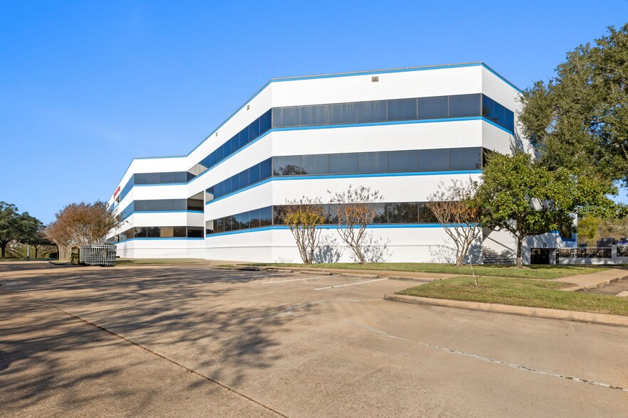 More Photos Of 1011 Highway 6 S, Houston Office For Lease