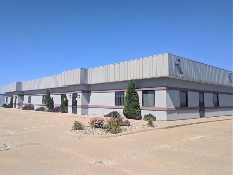 Primary Photo Of 901 W Main St, El Paso Office For Sale