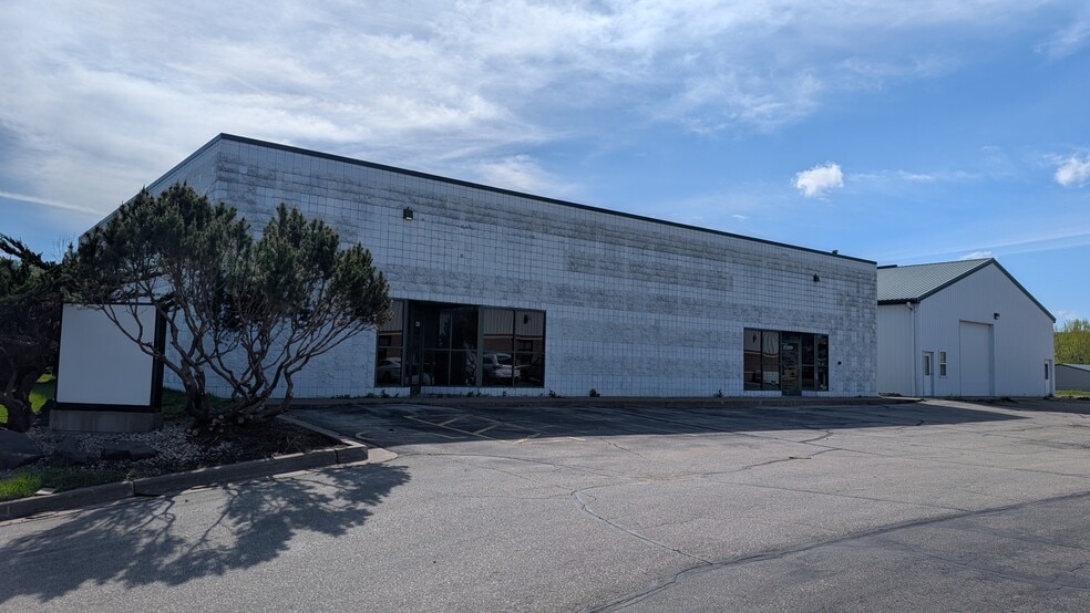 Primary Photo Of 2320 Cunningham St, La Crosse Warehouse For Sale