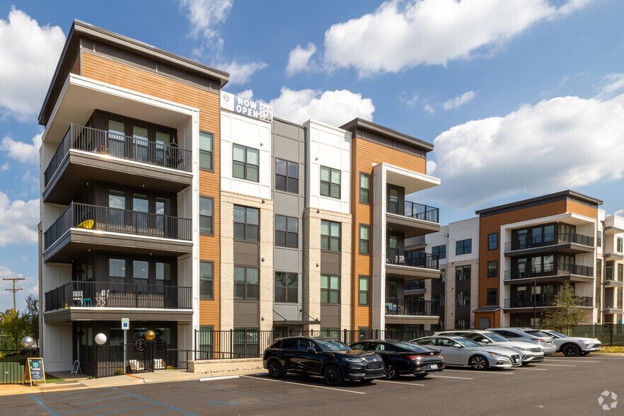 More Photos Of 2702 Pelham Rd, Greenville Apartments For Lease