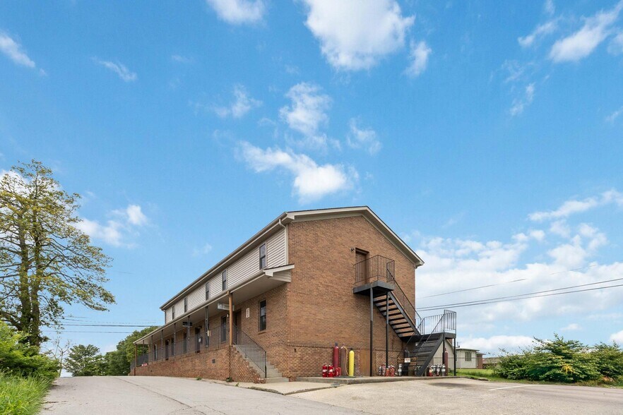 More Photos Of 1509 1/2 Lexington Rd, Richmond Office Residential For Lease