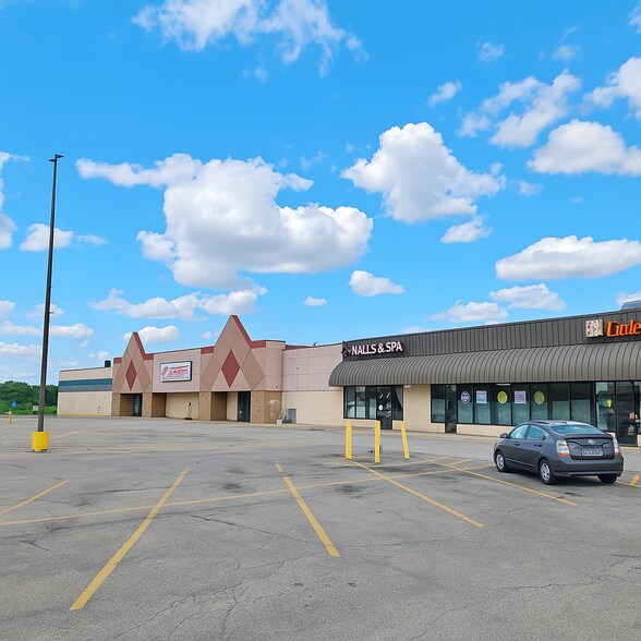 Primary Photo Of 1201-1299 S Division St, Harvard Unknown For Lease