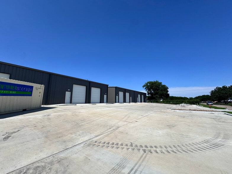 More Photos Of 14940 Beechnut st, Houston Unknown For Lease