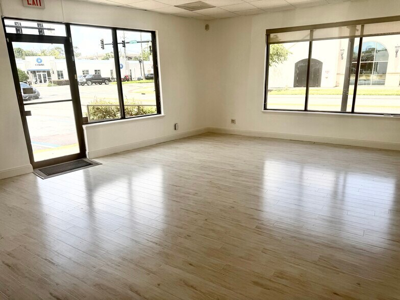 More Photos Of 2000 Hendricks Ave, Jacksonville General Retail For Lease